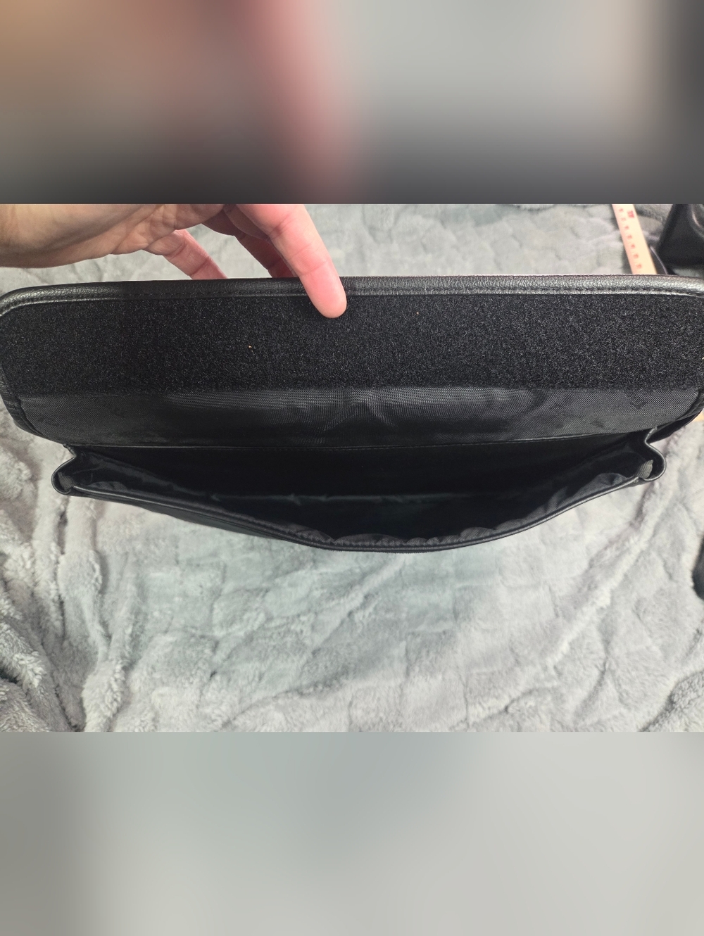 Targus Black Laptop Bag with Red Stitching - Picture 8 of 10